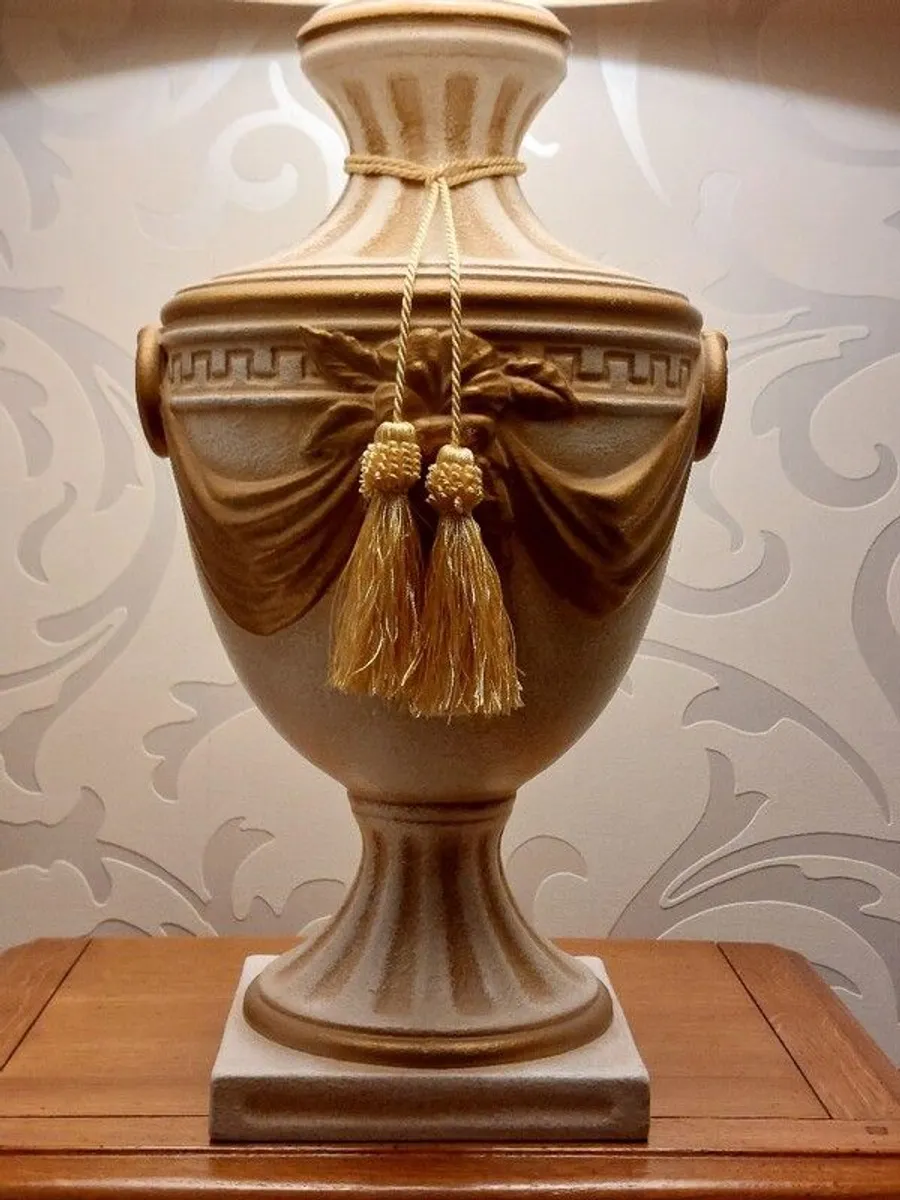 Vintage Neoclassical Ceramic Table Lamp - Image 2