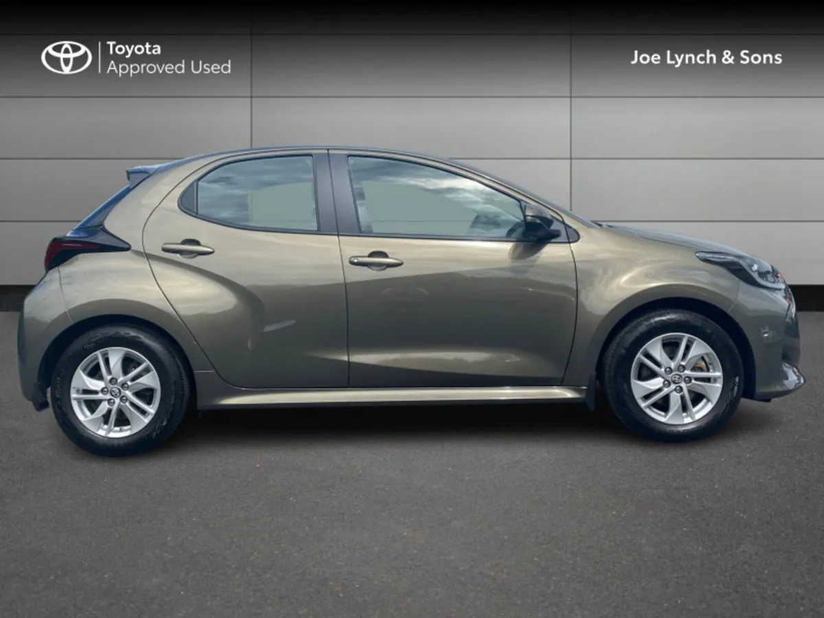 Toyota Yaris Yaris Hybrid 115 Luna - Image 3