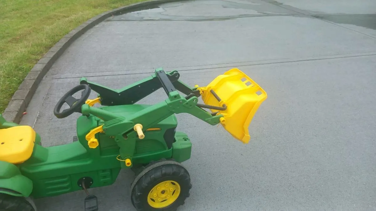 Kids Rolly toy tractor  - John Deere - Image 4