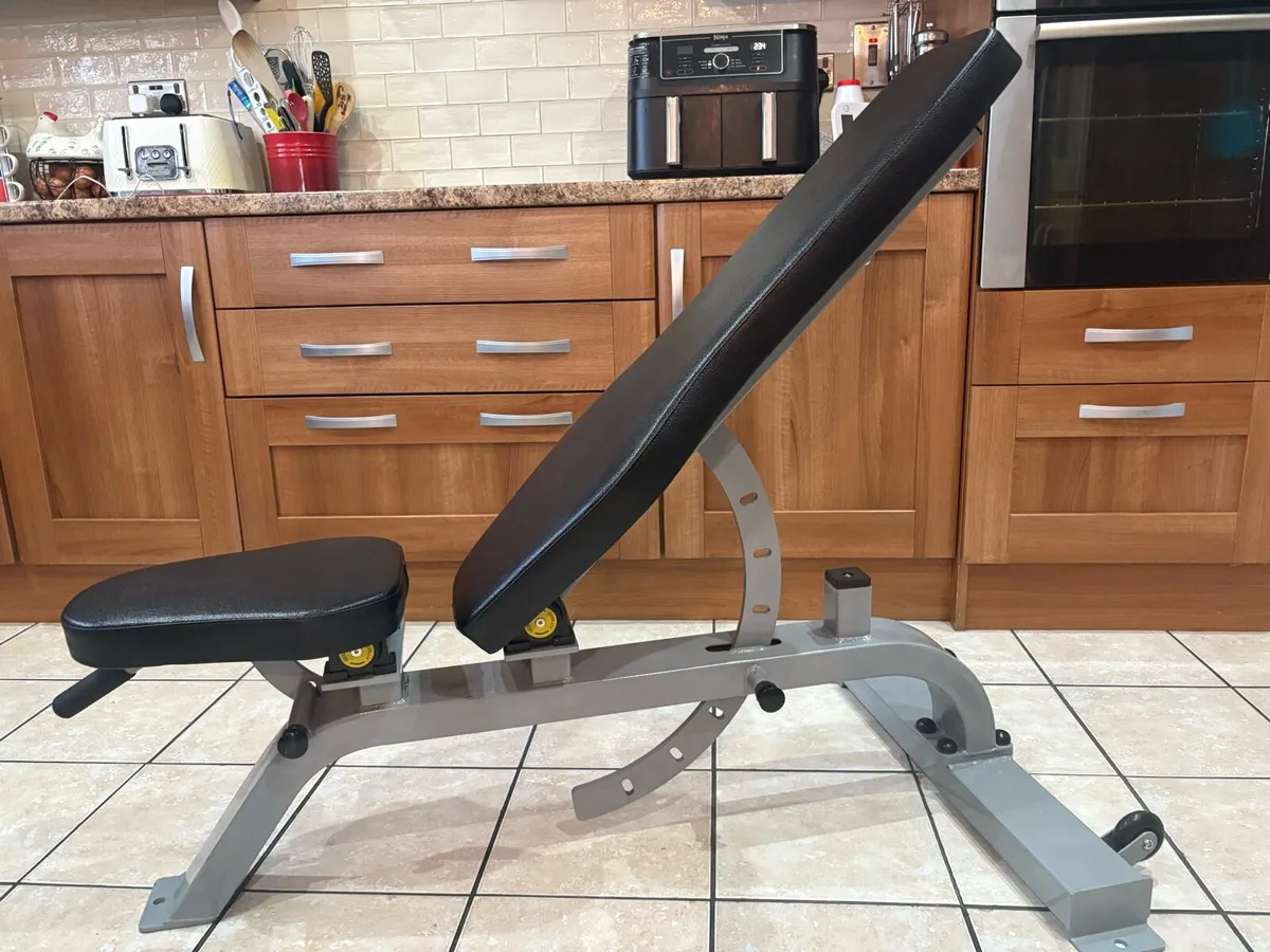 INDUSTRIAL GYM WEIGHT BENCH, SELL 275, WAS 625 EUR - Image 1