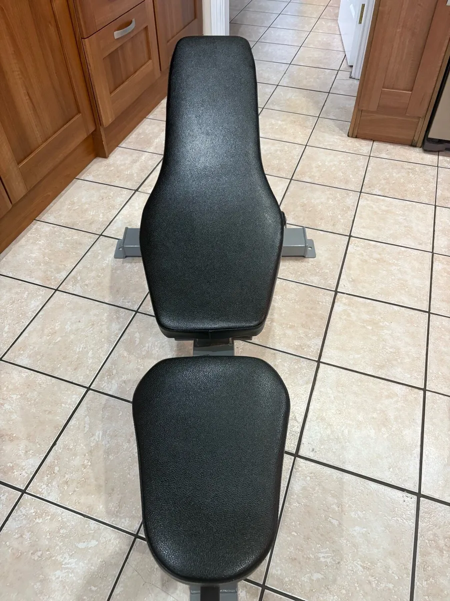 INDUSTRIAL GYM WEIGHT BENCH, SELL 275, WAS 625 EUR - Image 3