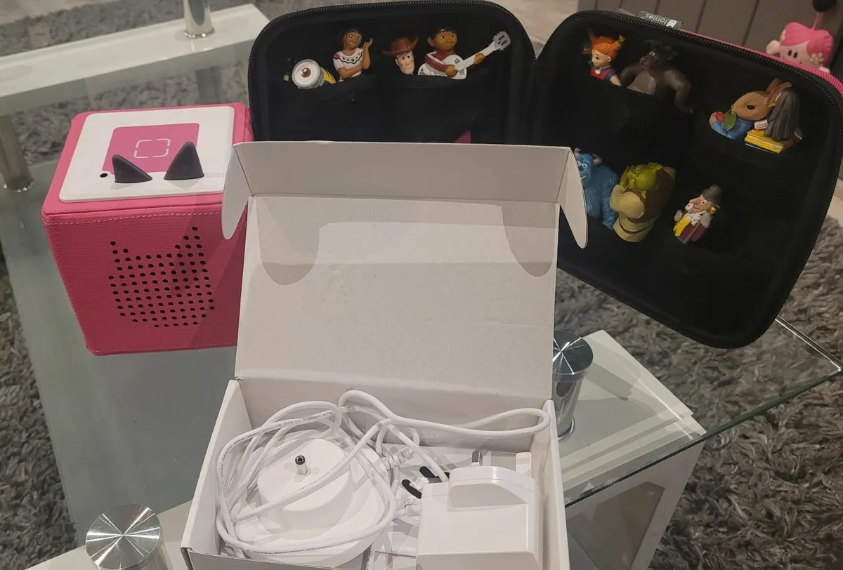 Tonie Box , power supply with 12 tonies and case - Image 1