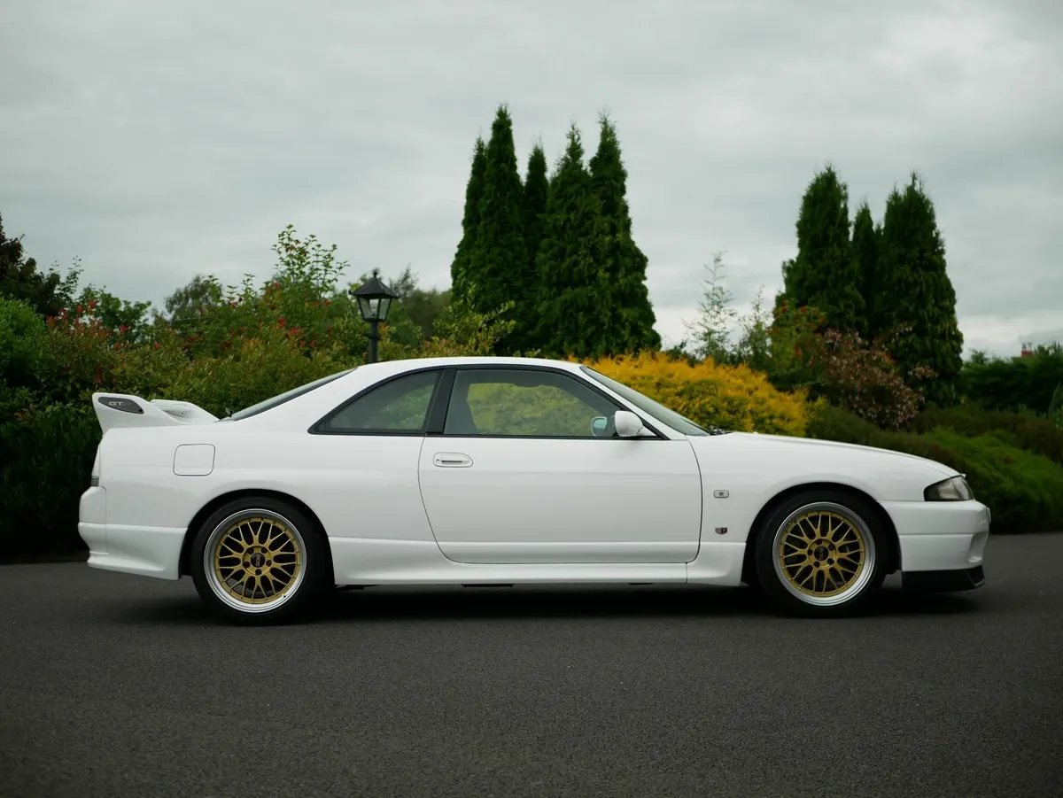 Nissan Skyline GT-R - R33 (Series 3) - Immaculate - Image 2