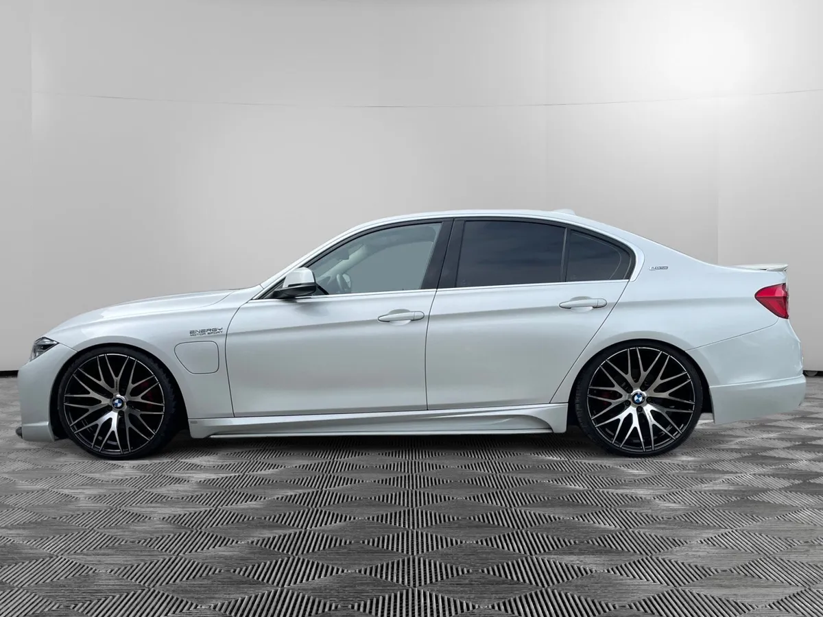 BMW 330E LUXURY - Image 3