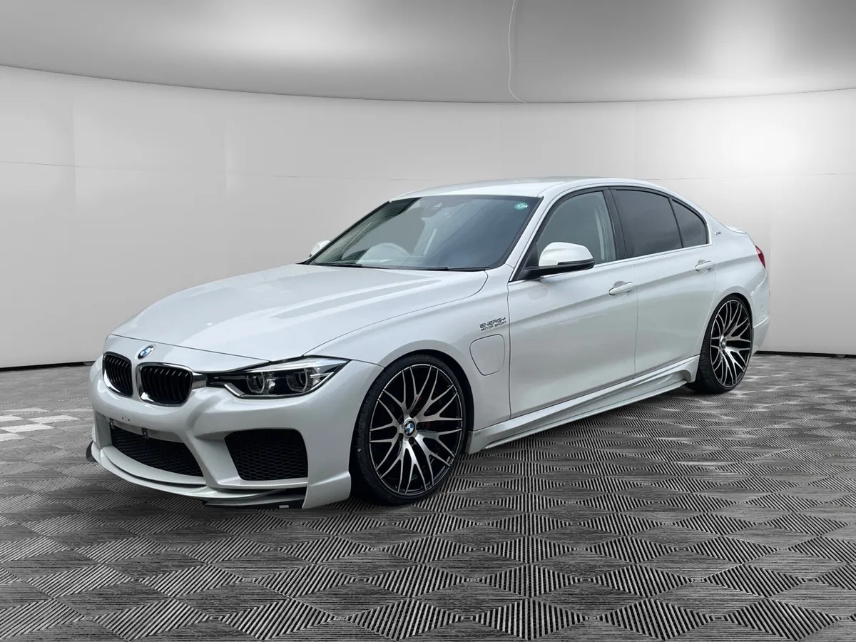 BMW 330E LUXURY - Image 2