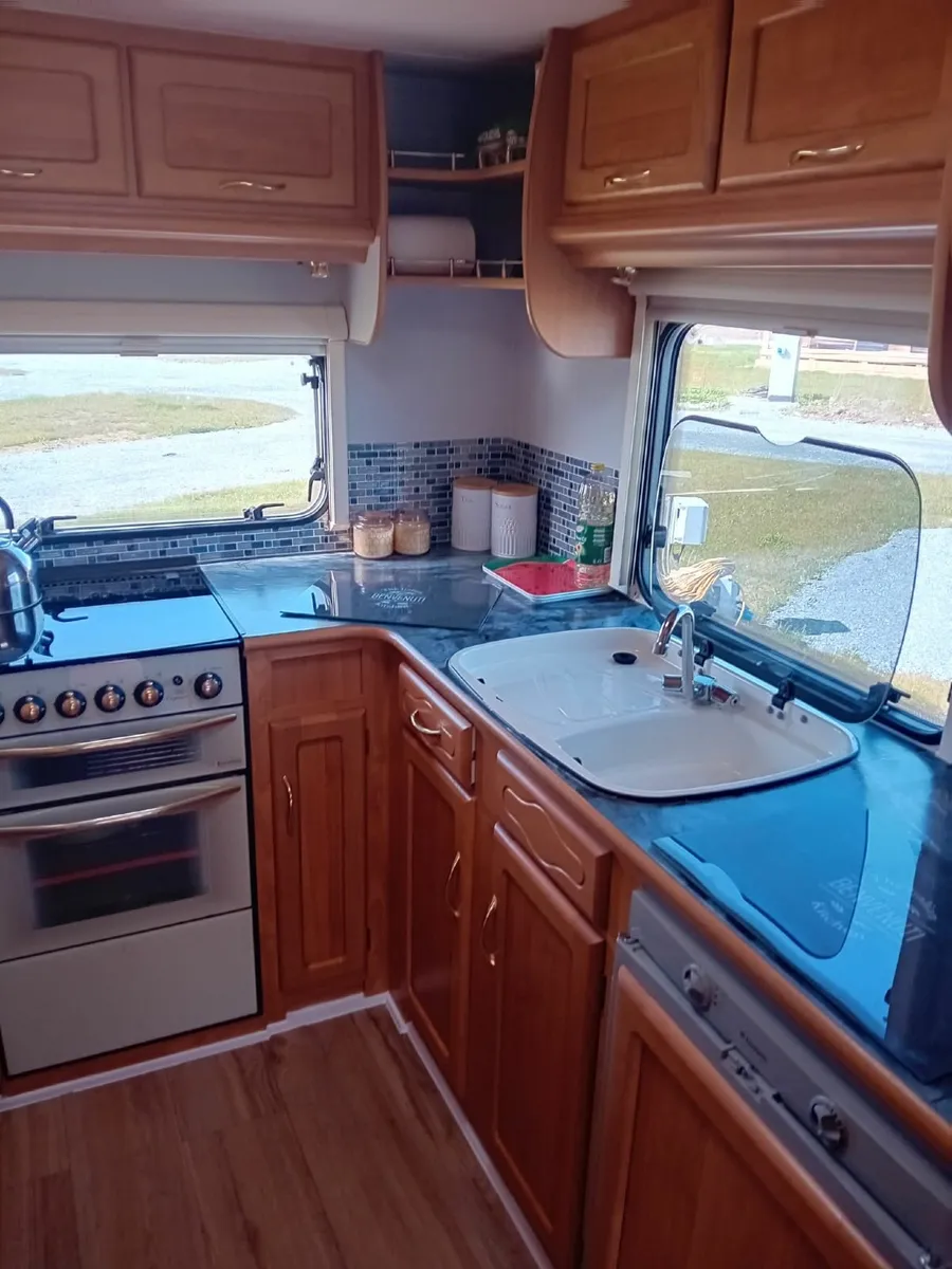 Caravan - Image 2