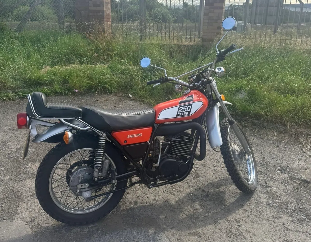 1975 Yamaha DT 250 - Image 3