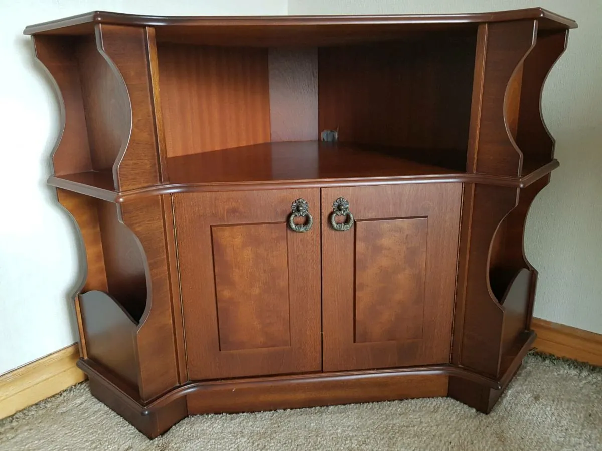 TV cabinet - Image 1