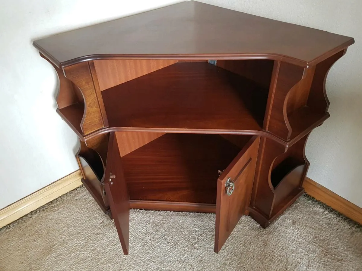 TV cabinet - Image 2