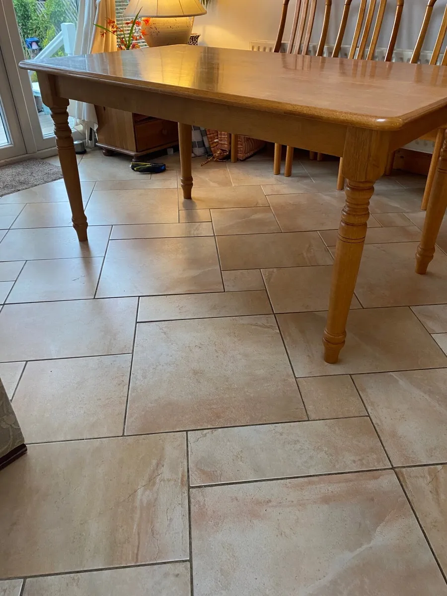 Dining table - Image 1