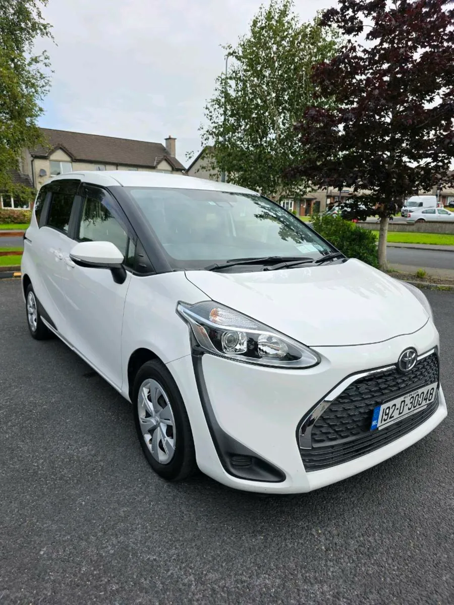 Wheelchair accessible Toyota Sienta - Image 1
