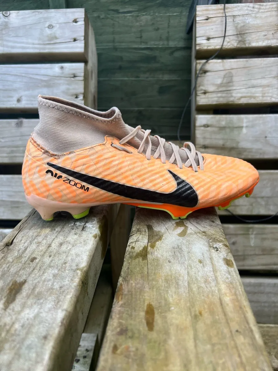 Nike boots - Image 1