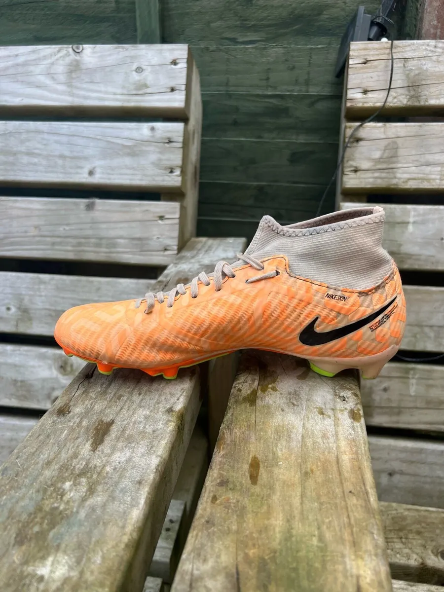 Nike boots - Image 2