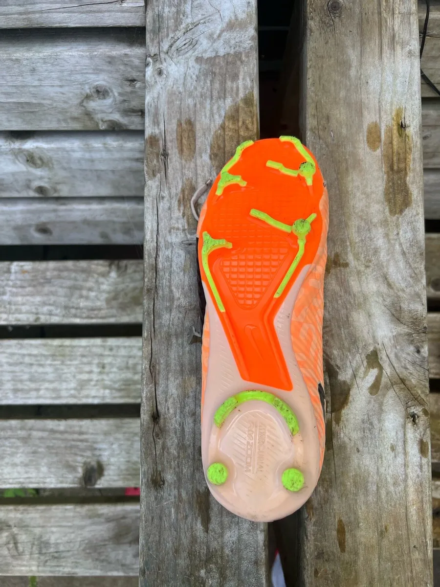 Nike boots - Image 3