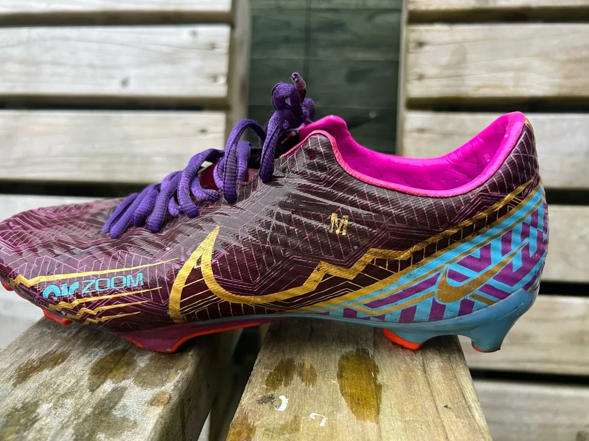 Nike boots - Image 1