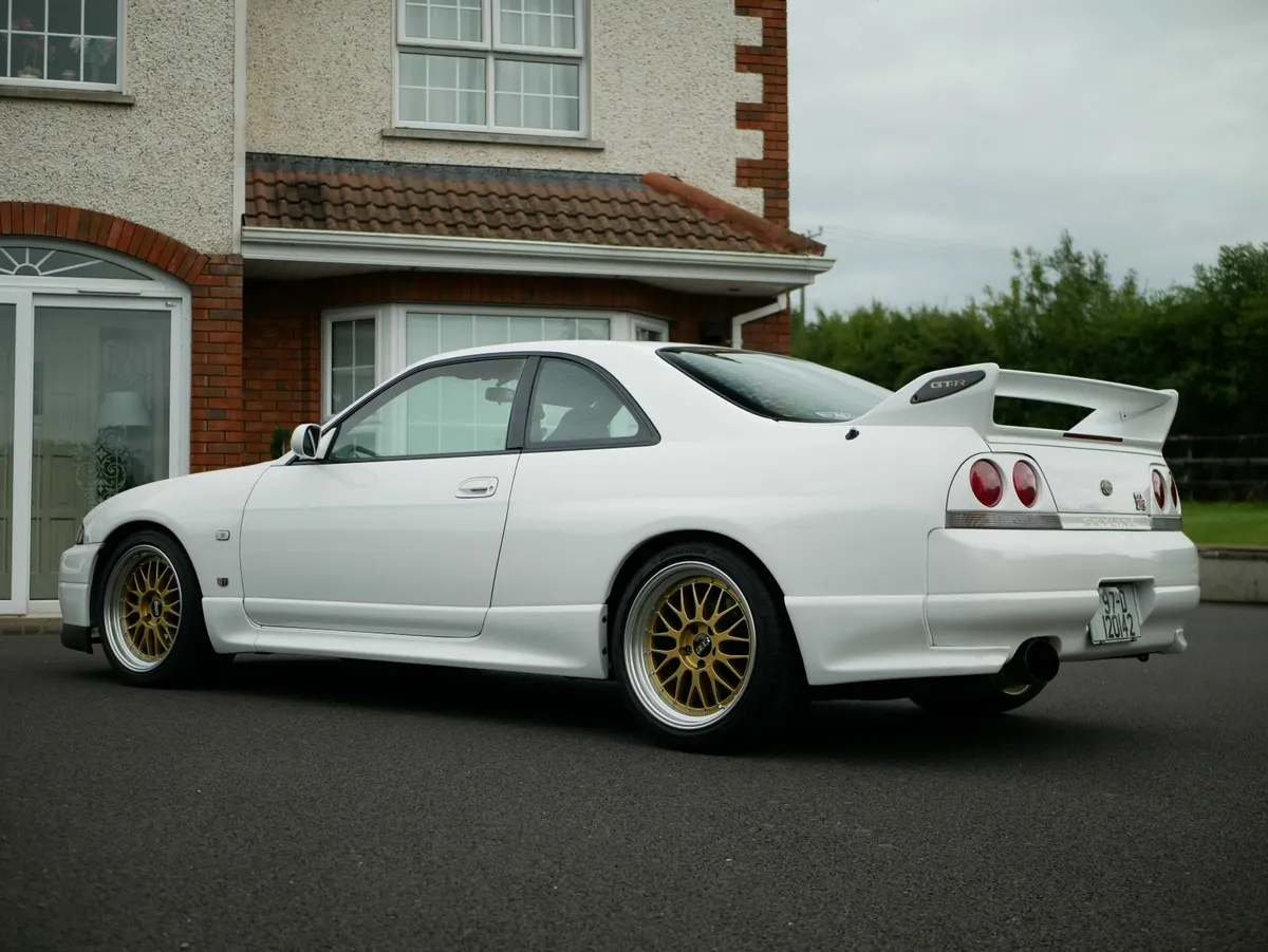 Nissan Skyline GT-R - R33 (Series 3) - Immaculate - Image 4