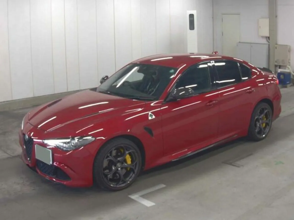 Alfa Romeo Giulia Quadrifoglio - Image 3