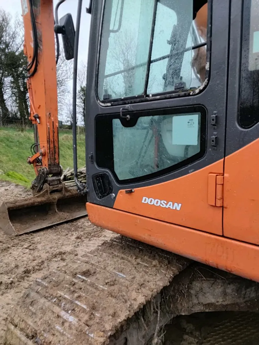 2014  140 doosan - Image 2
