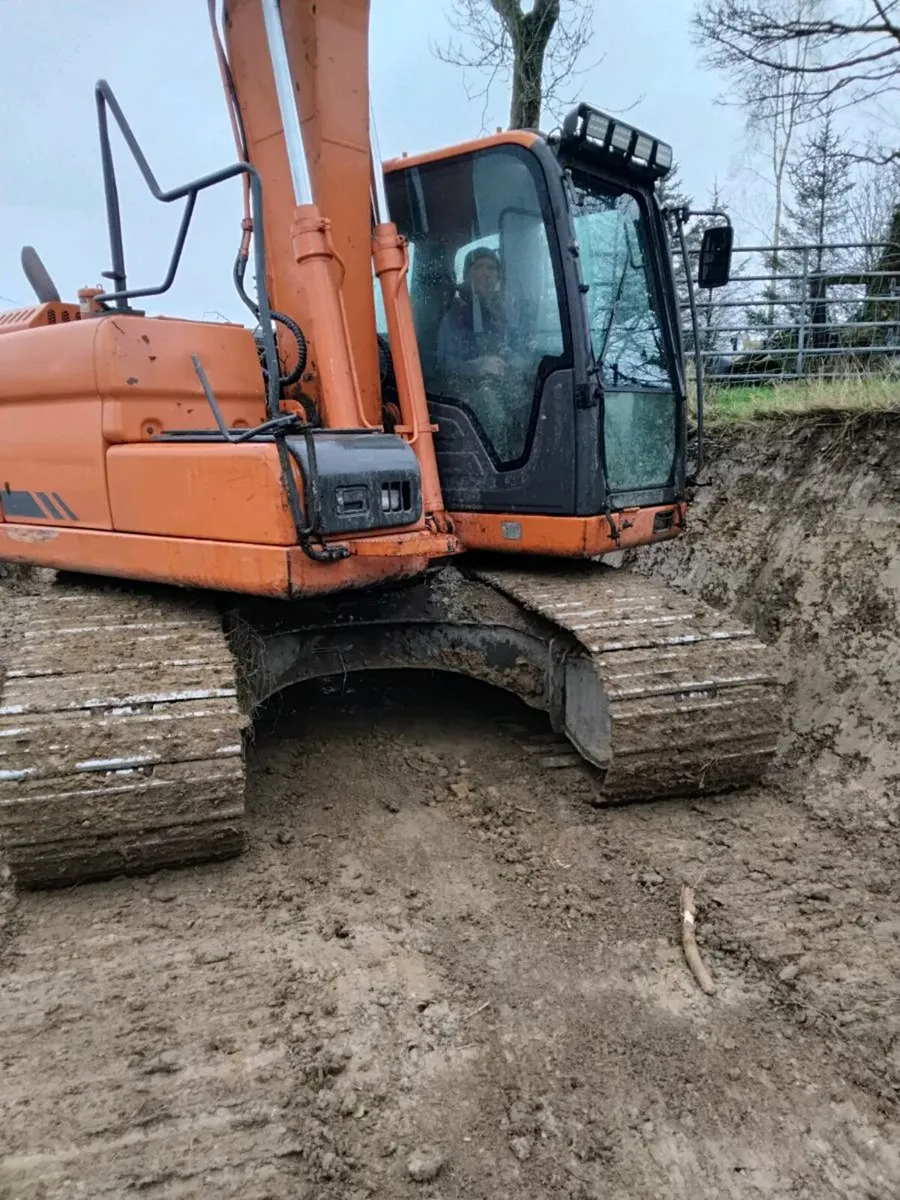 2014  140 doosan - Image 3