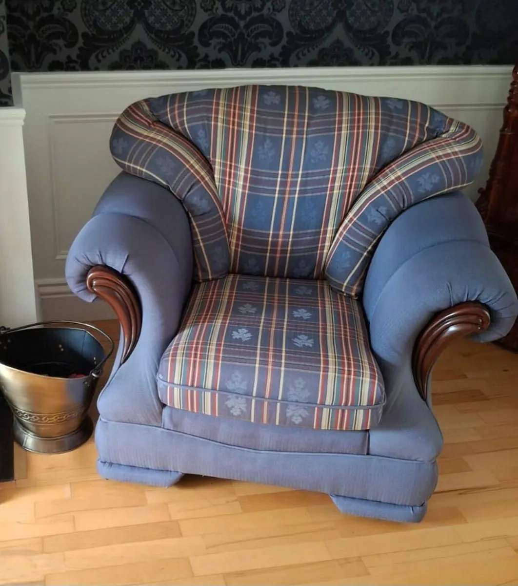 Classic 3 Sofa set - Image 3