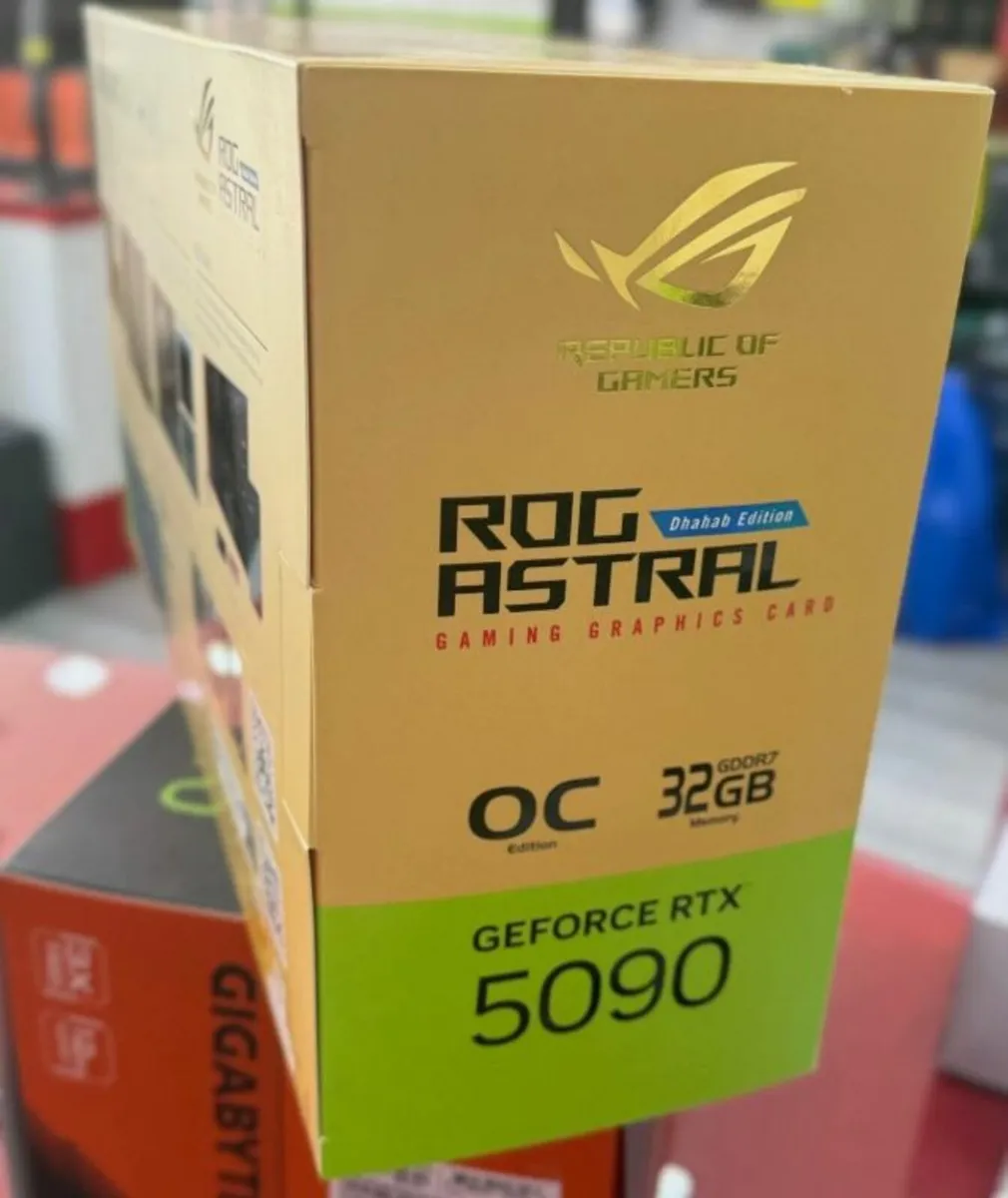 ASUS ROG Astral GeForce RTX 5090 Dhahab OC Edition - Image 3