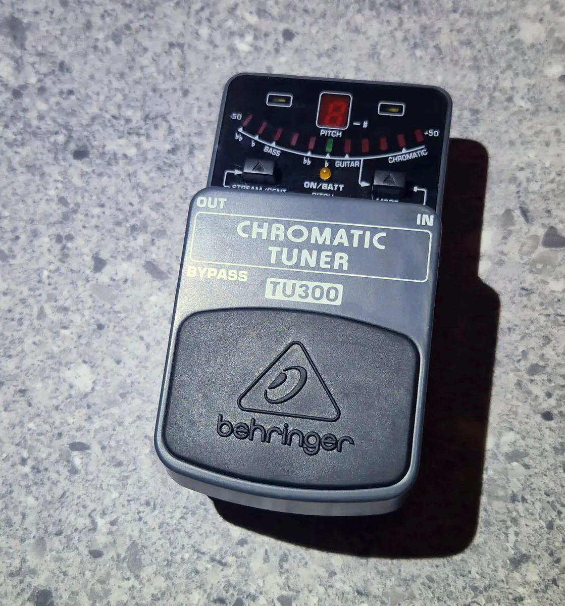 Behringer TU300 Chromatic Tuner Pedal - Image 2
