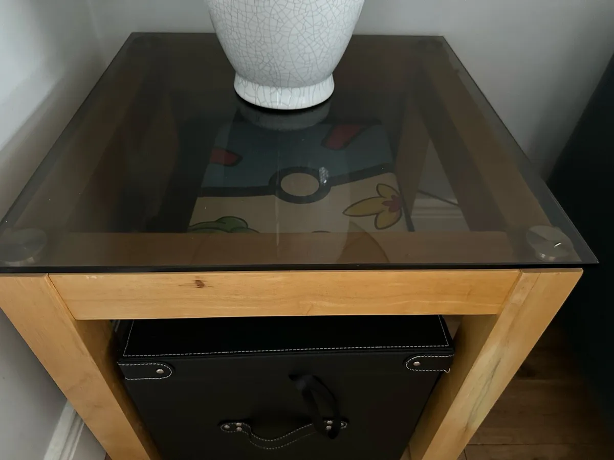 2 matching Oak & glass top lamp tables - Image 4