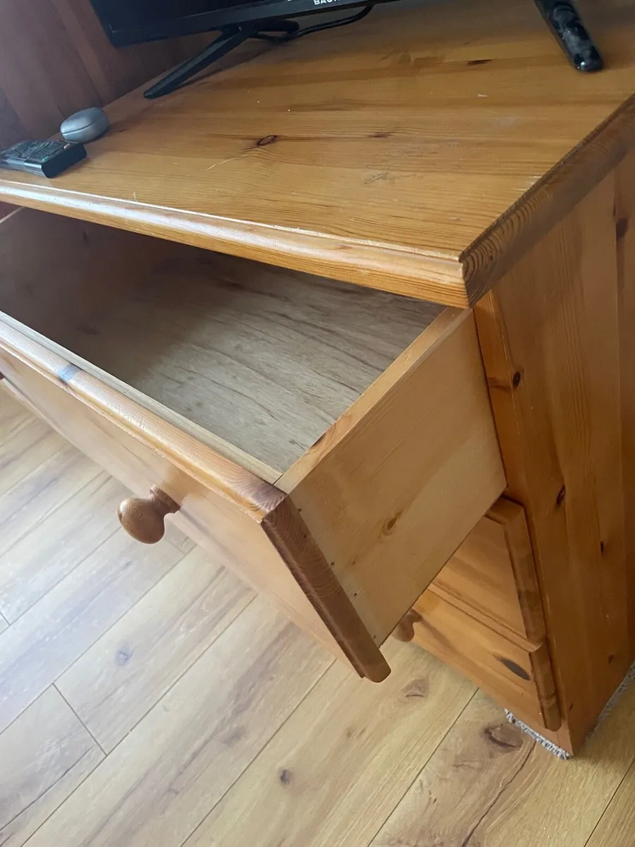 Pine 3 drawer chest of drawers - Image 3