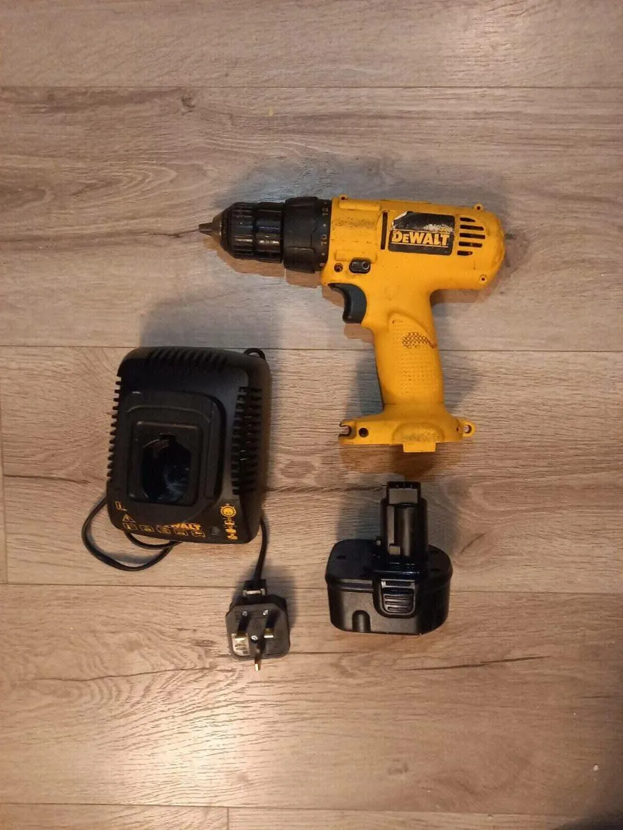 DeWalt Cordless Drill Set