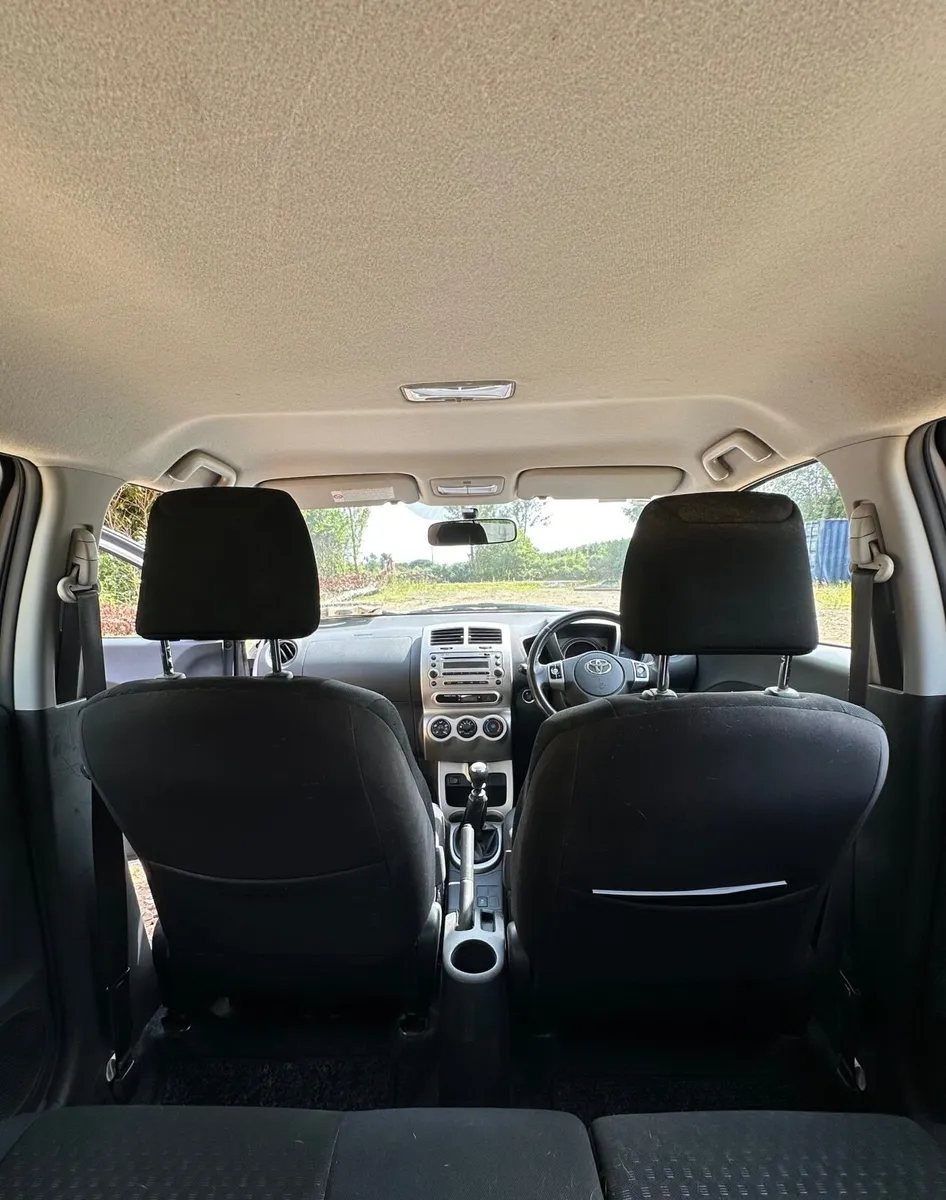 Toyota Urban Cruiser 2011 - Image 2