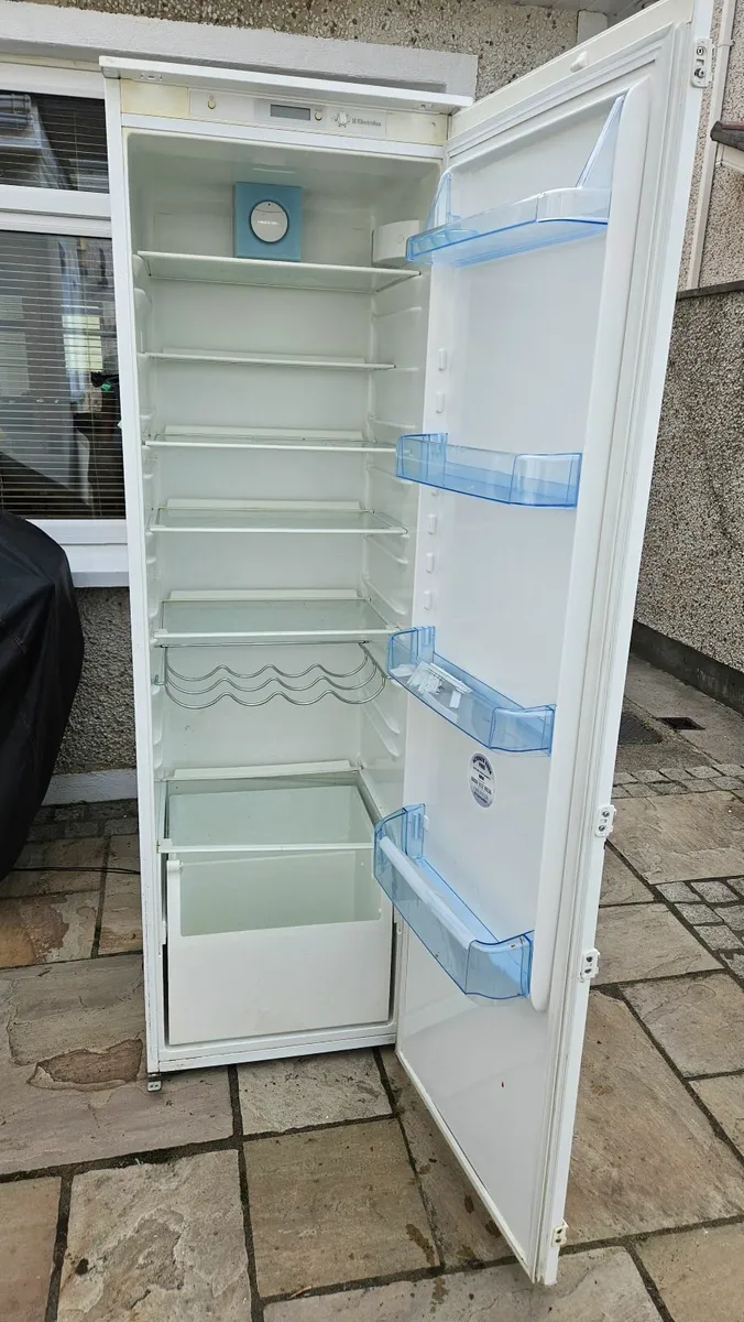Integrated fridge - Image 3