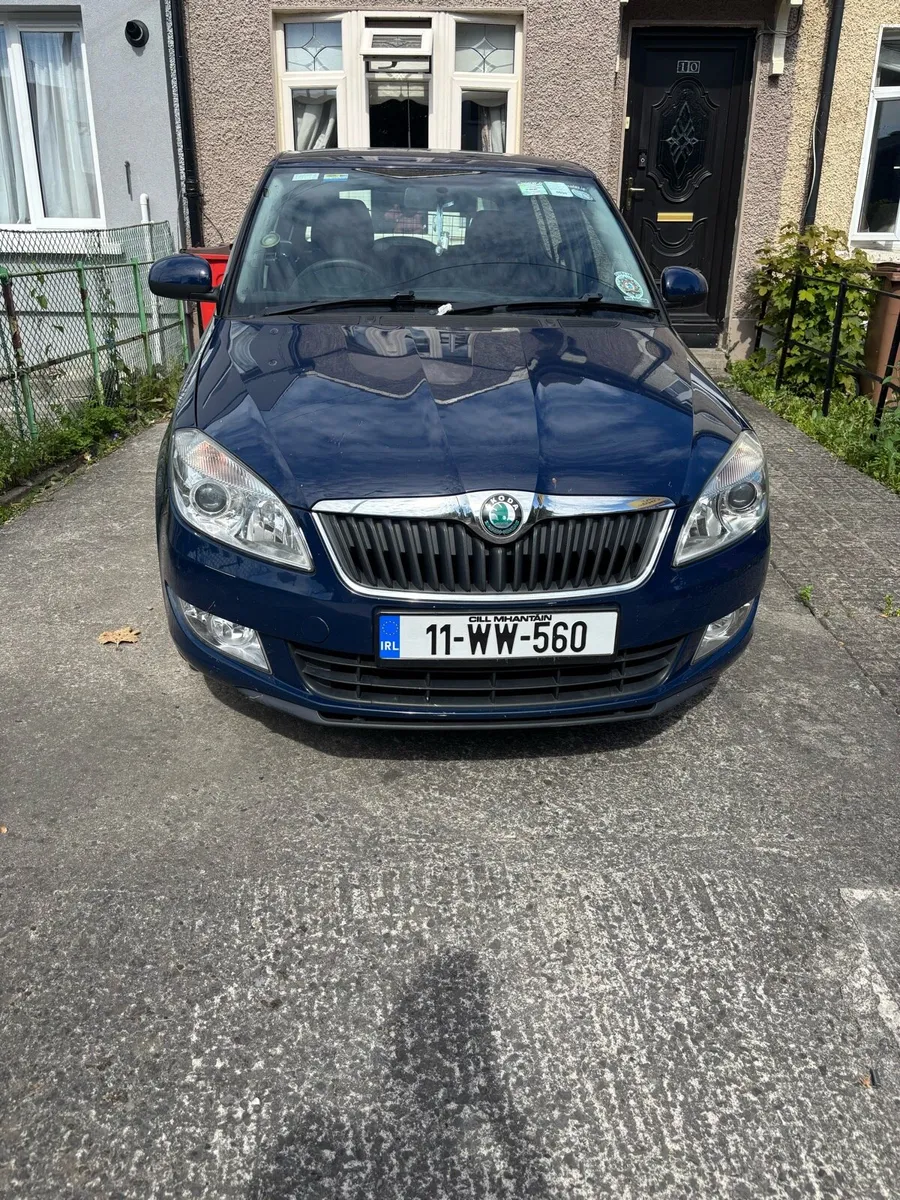 2011 AUTOMATIC SKODA FABIA 1.2 - Image 1