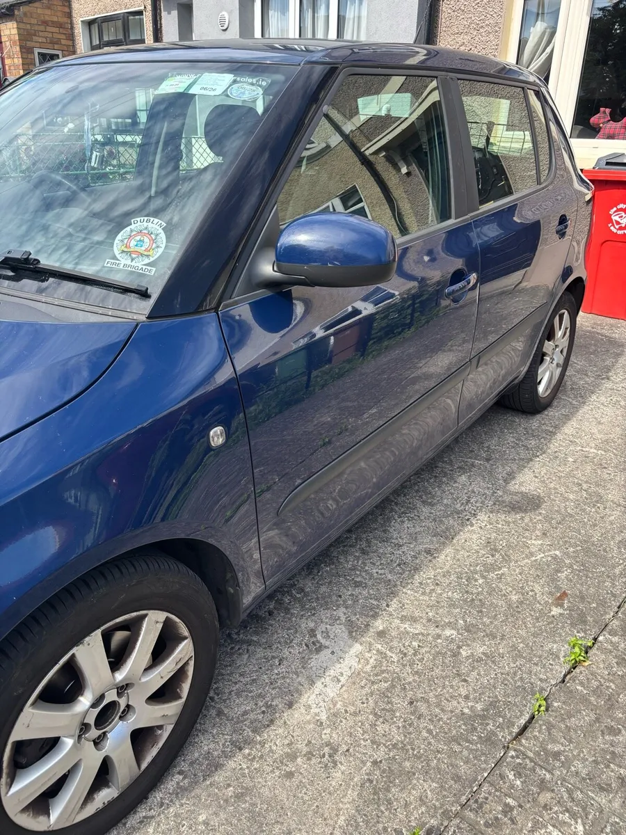2011 AUTOMATIC SKODA FABIA 1.2 - Image 2