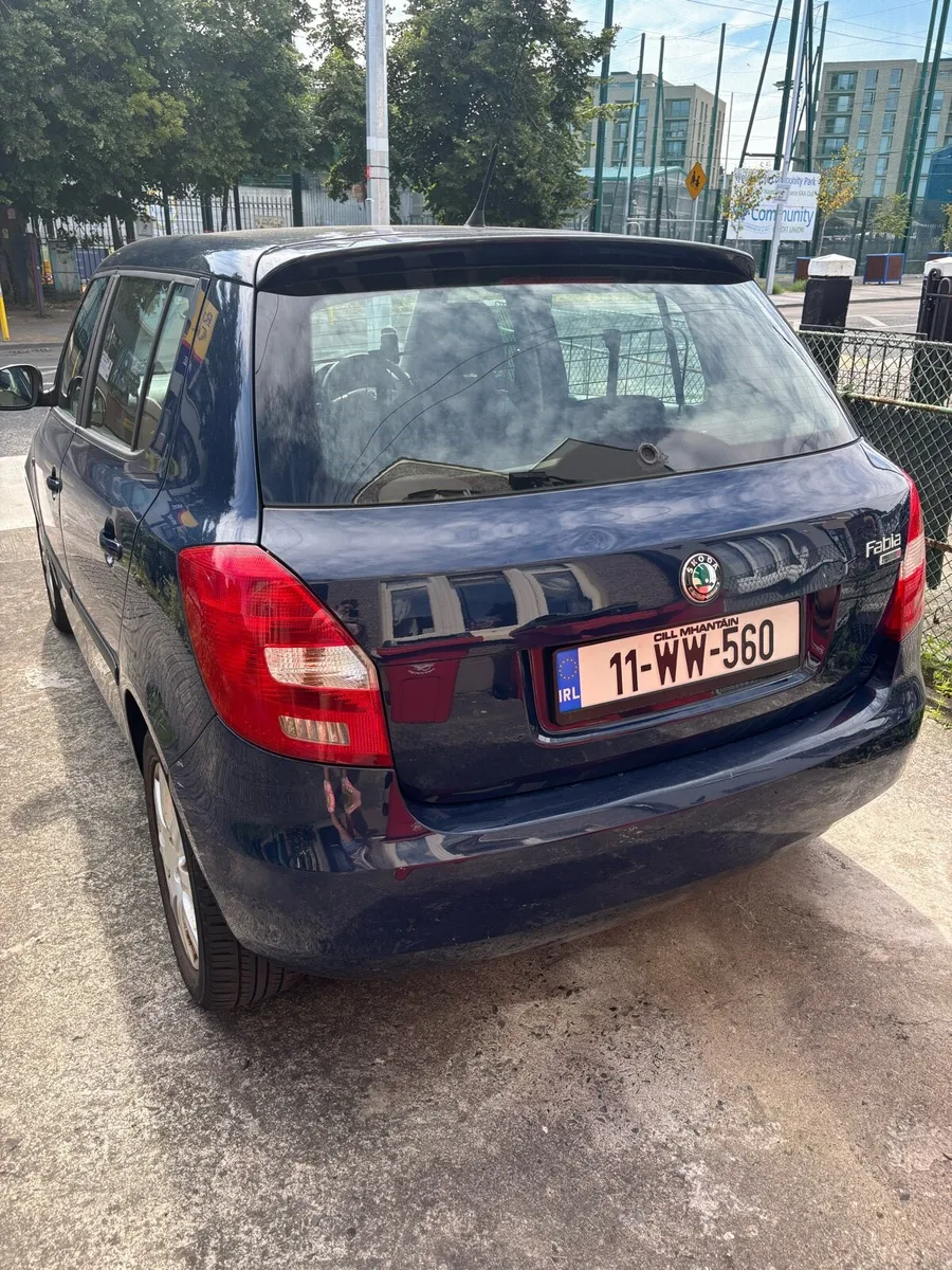 2011 AUTOMATIC SKODA FABIA 1.2 - Image 3