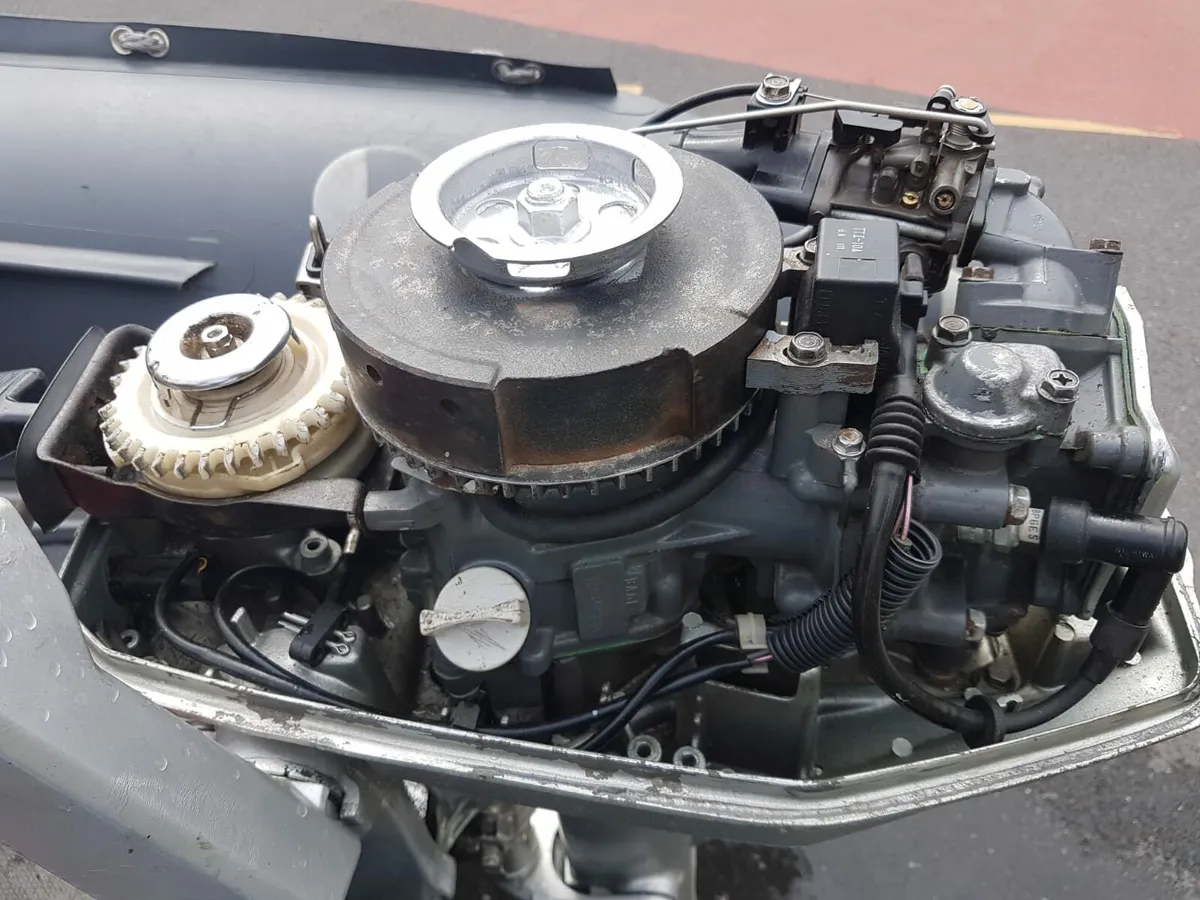 Honda 5hp outboard engine for sale - Image 2