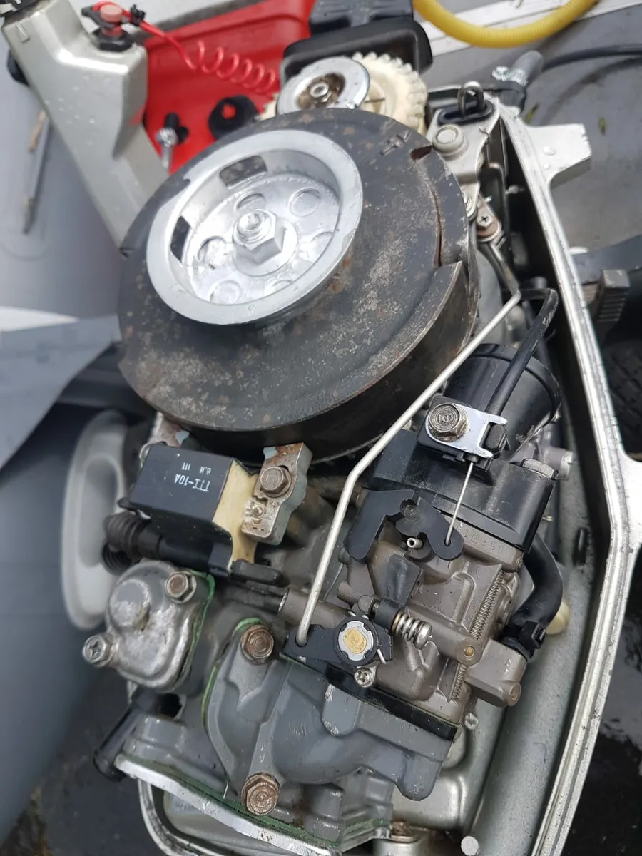Honda 5hp outboard engine for sale - Image 3