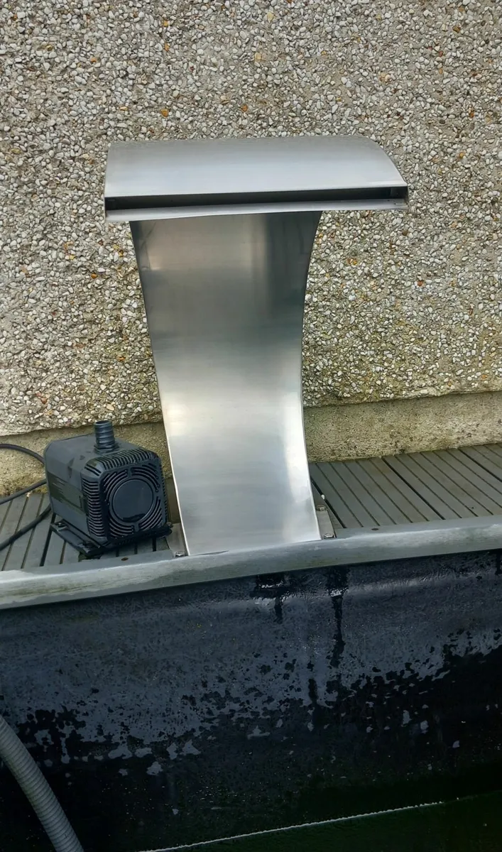 Garden water feature - Image 1