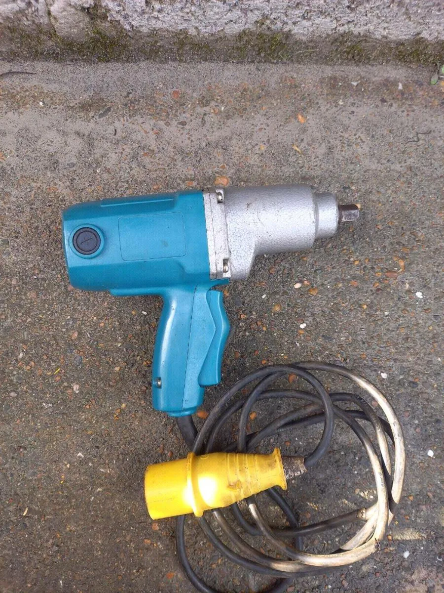 Makita 1/2" Impact Wrench - Image 1