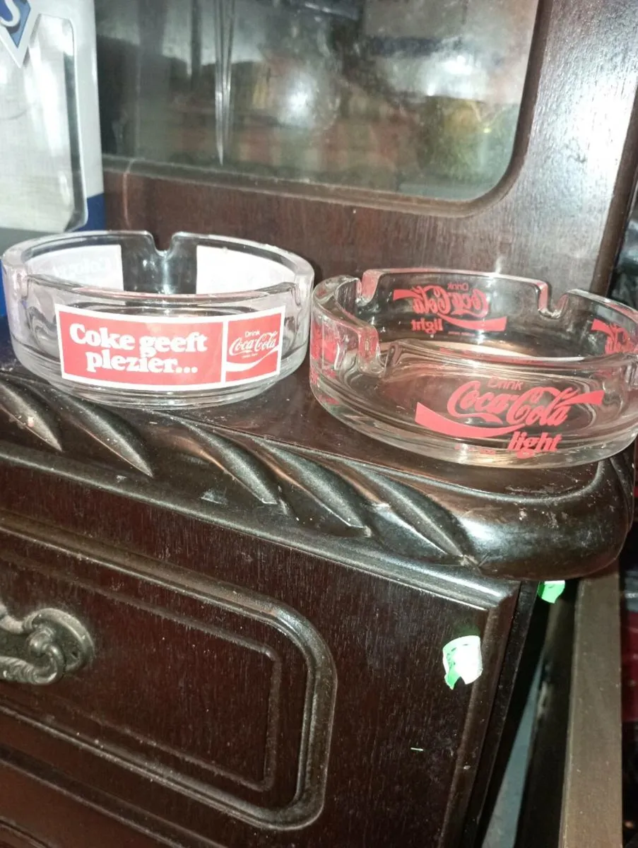 2 VINTAGE COCA COLA GREEDY  PLEZIER .ASHTRAYS - Image 1