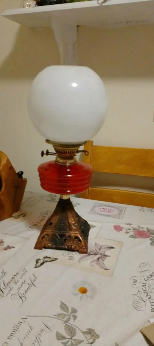 Victorian oil lamp - Image 1
