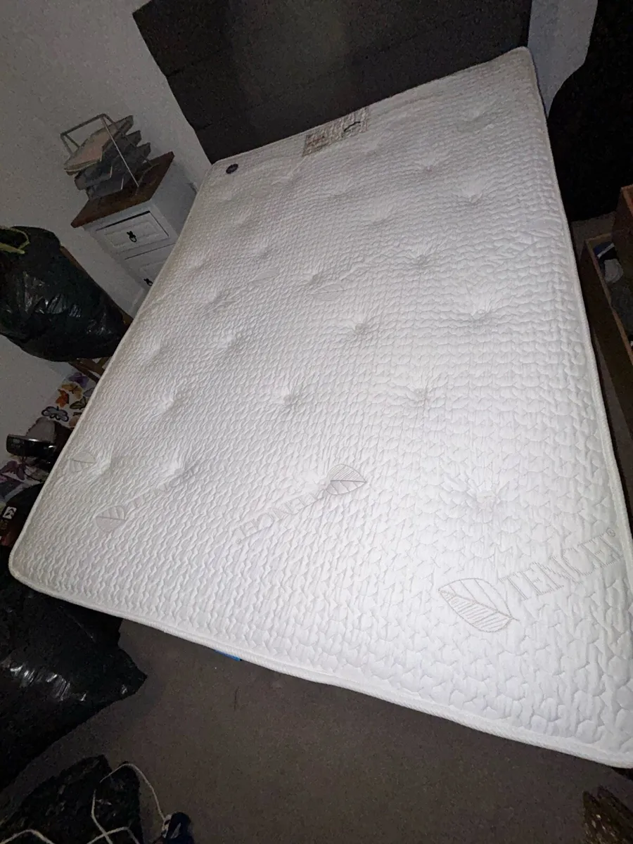 Double Mattress in very good condition - Image 3
