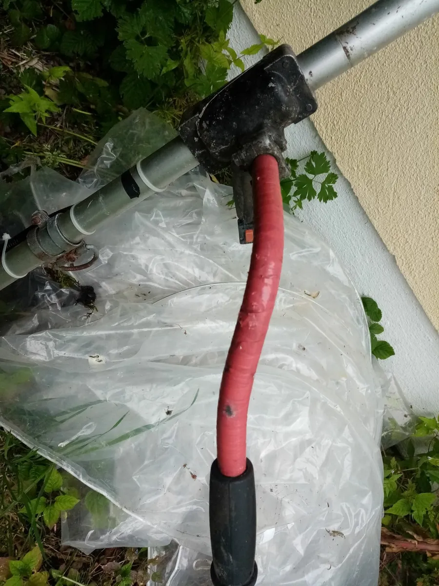 ...old strimmer needs fixing - Image 3
