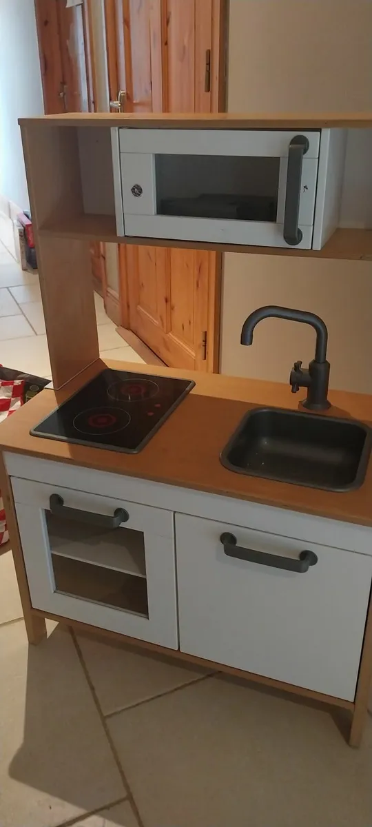 Toy kitchen