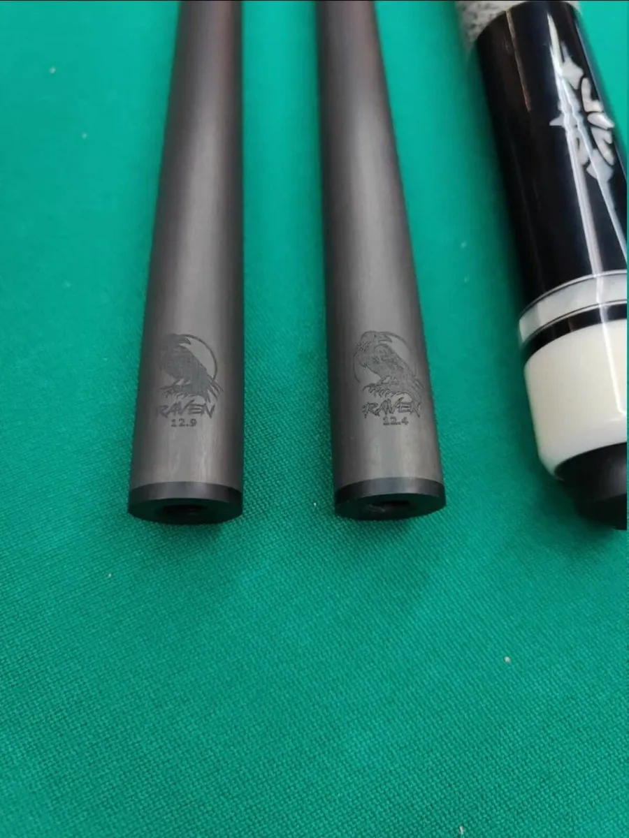 McDermott G323 pool Cue With Carbon Fiber Shafts - Image 3