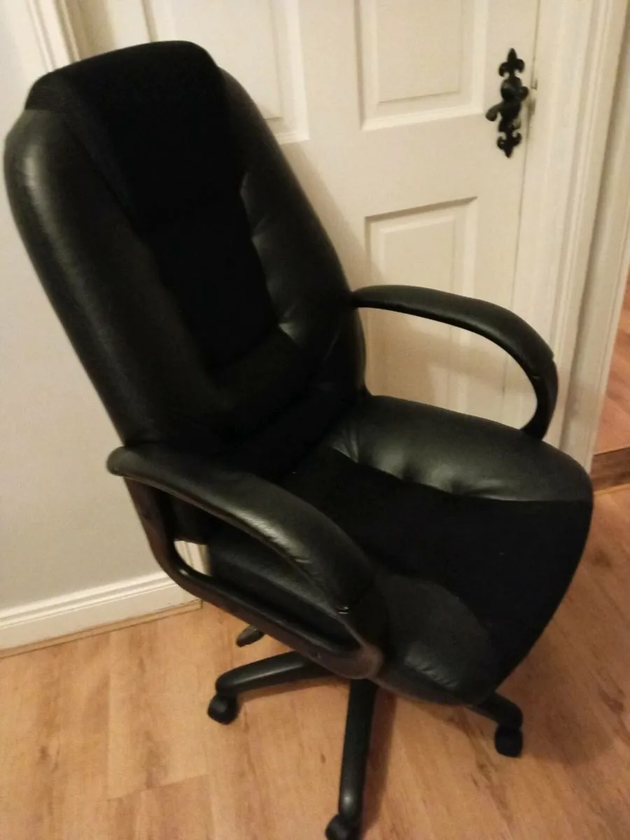 Swivel chair - Image 1