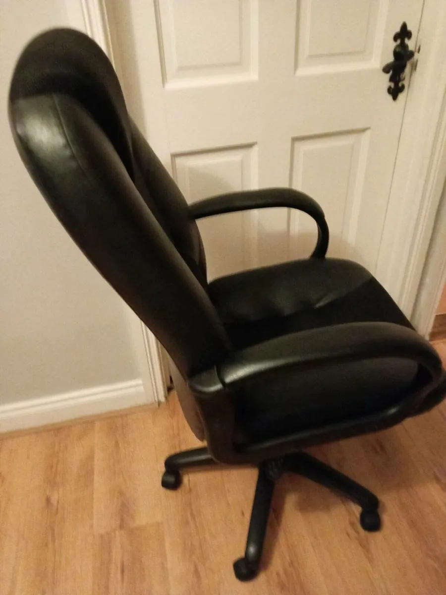 Swivel chair - Image 2