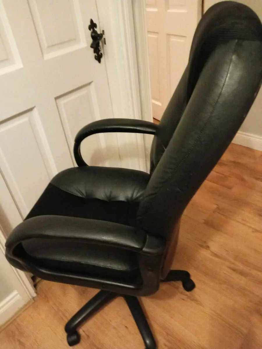 Swivel chair - Image 4
