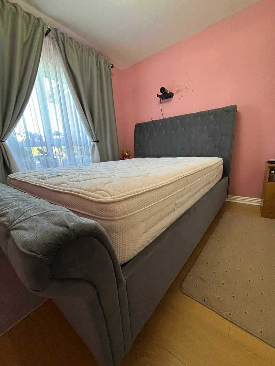 Bed and mattress - Image 2