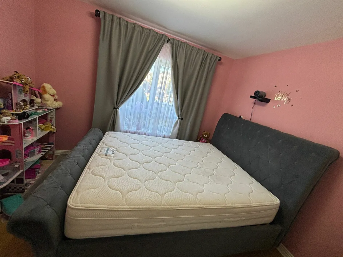Bed and mattress - Image 3