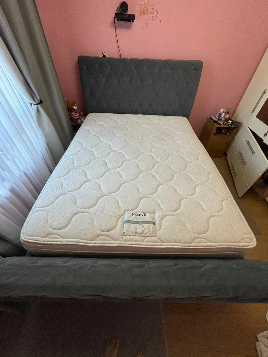 Bed and mattress - Image 4